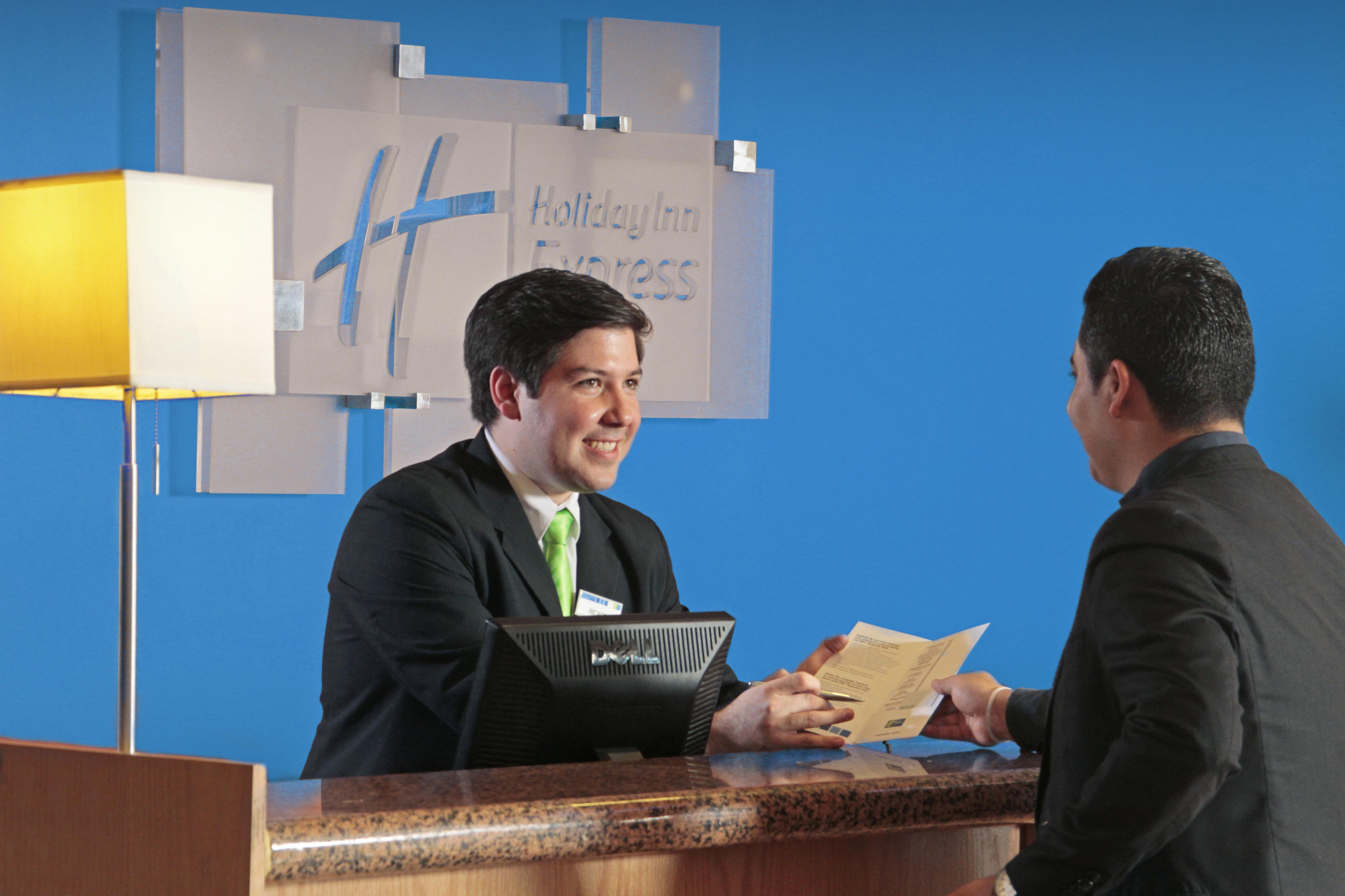 Holiday Inn Express Monterrey Galerias-San Jeronimo, An Ihg Hotel Zewnętrze zdjęcie