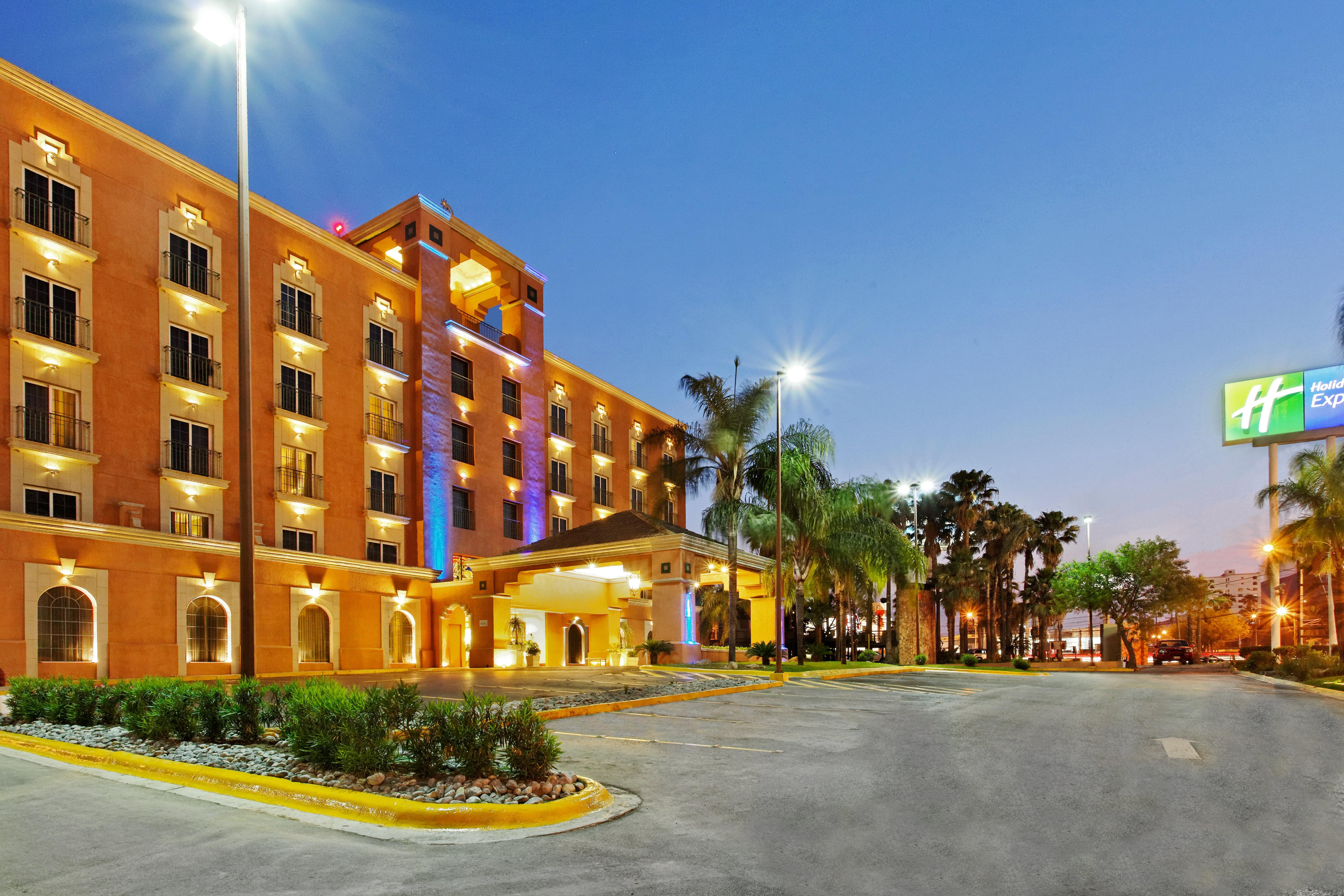 Holiday Inn Express Monterrey Galerias-San Jeronimo, An Ihg Hotel Zewnętrze zdjęcie