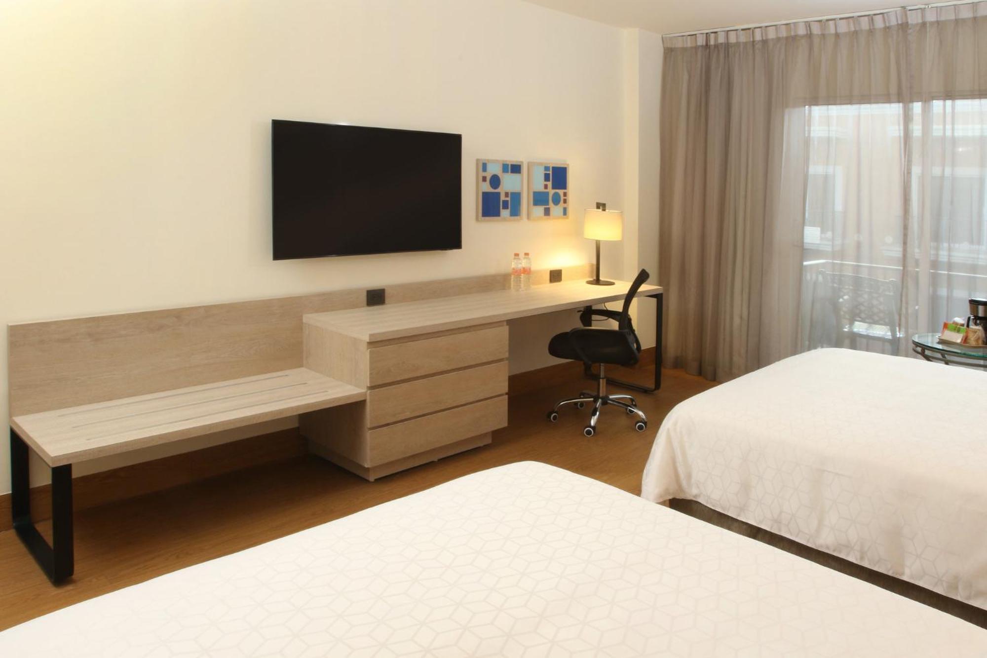 Holiday Inn Express Monterrey Galerias-San Jeronimo, An Ihg Hotel Zewnętrze zdjęcie