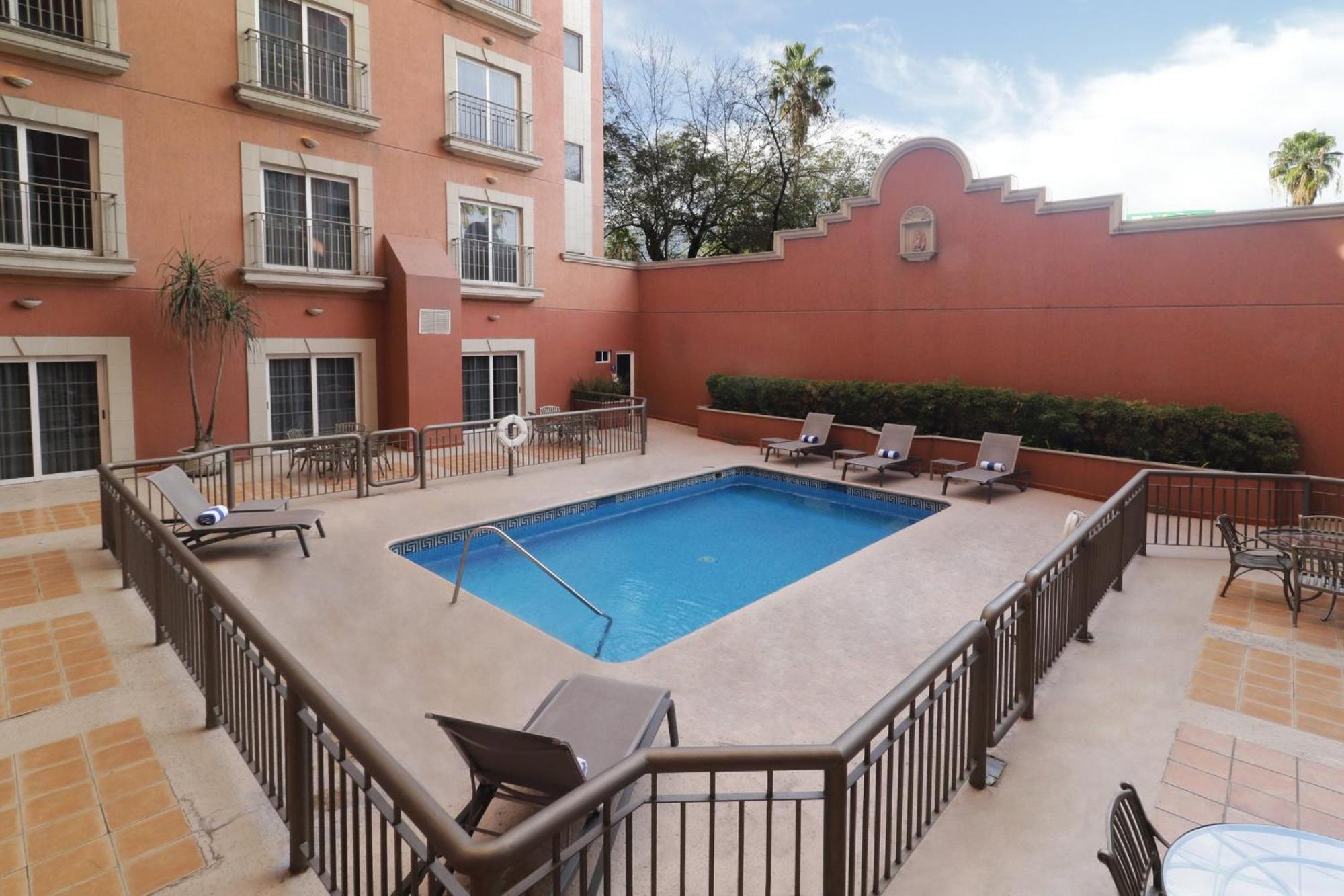 Holiday Inn Express Monterrey Galerias-San Jeronimo By Ihg Zewnętrze zdjęcie