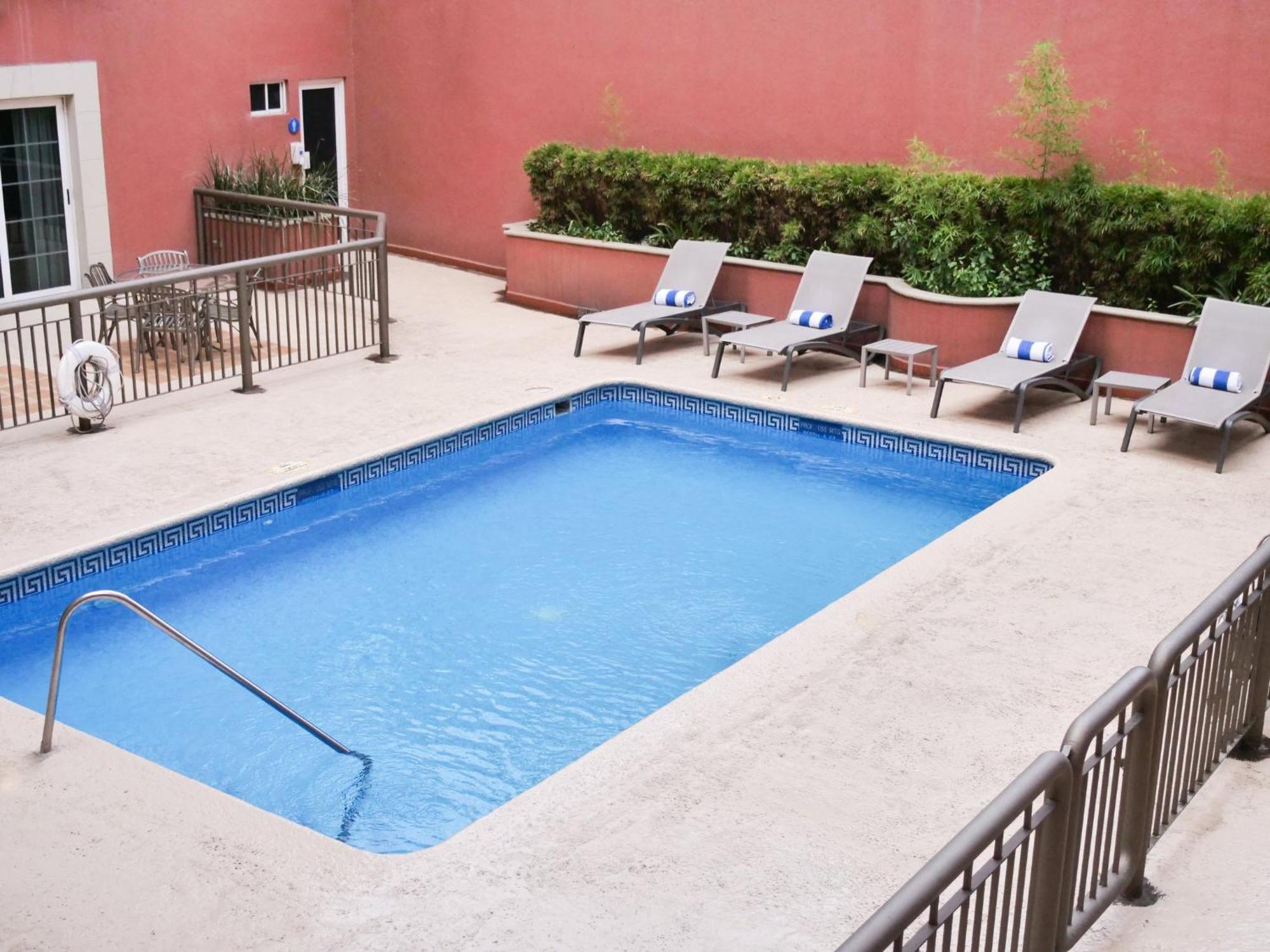 Holiday Inn Express Monterrey Galerias-San Jeronimo By Ihg Zewnętrze zdjęcie