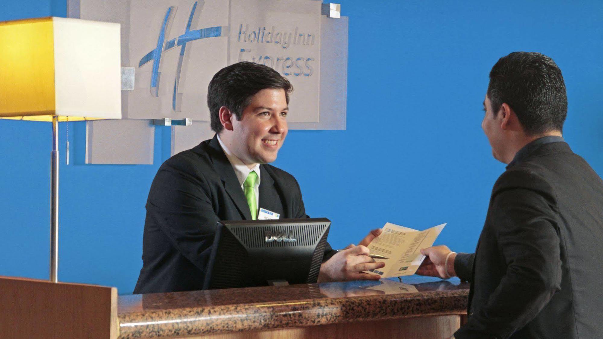 Holiday Inn Express Monterrey Galerias-San Jeronimo, An Ihg Hotel Zewnętrze zdjęcie